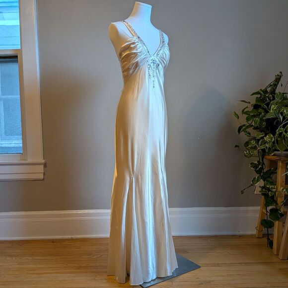 NWT Roberta White Gown Slinky Prom Dress Maxi Formal Bejeweled Size 5/6 - Picture 2 of 16
